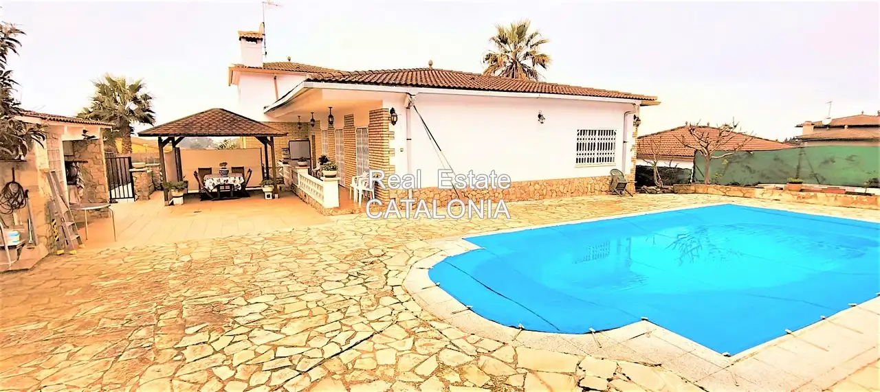 Vista exterior de Casa o xalet en venda en Lloret de Mar amb Calefacció, Jardí privat i Terrassa