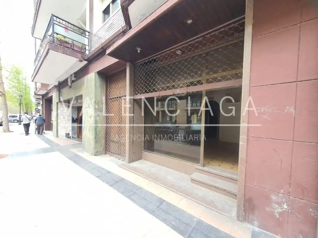 Locale commerciale in affitto a Beasain