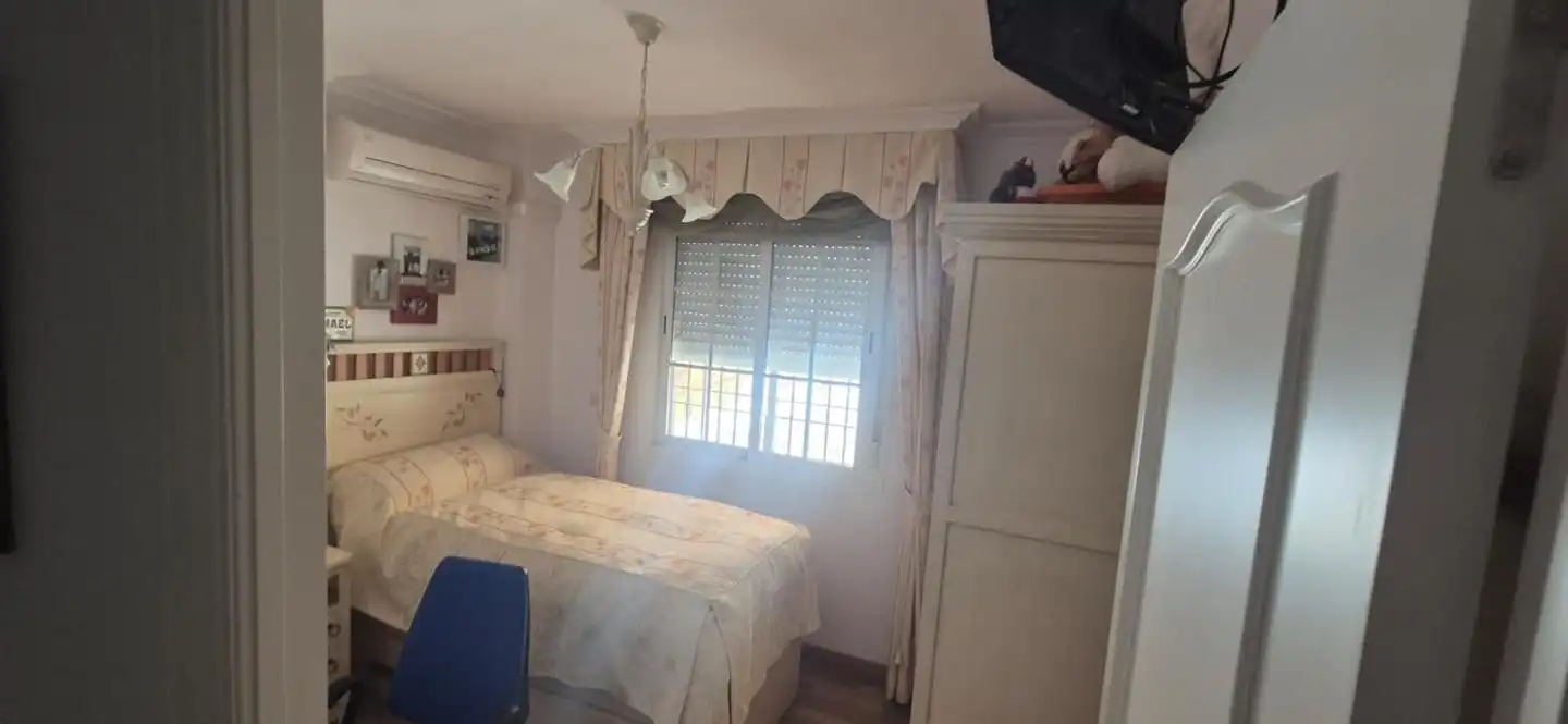 Habitación de Piso para compartir en Montequinto con Aire acondicionado, Terraza y Piscina