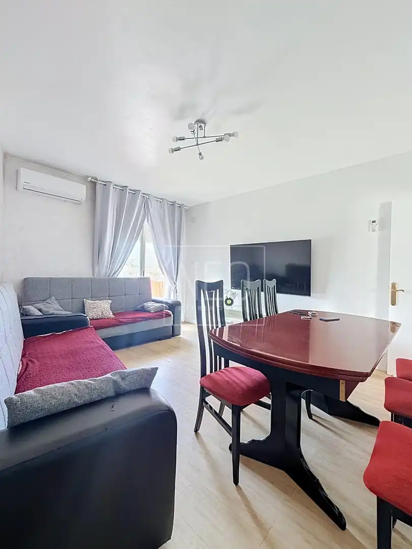 Living room of Flat for sale in Atarfe  with Air Conditioner and Balcony