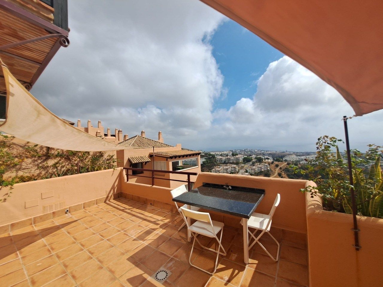 Vista exterior de Pis de lloguer en Mijas amb Aire condicionat i Terrassa
