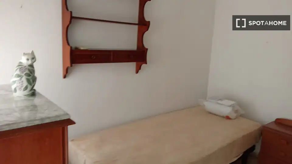 Room in La Princesa