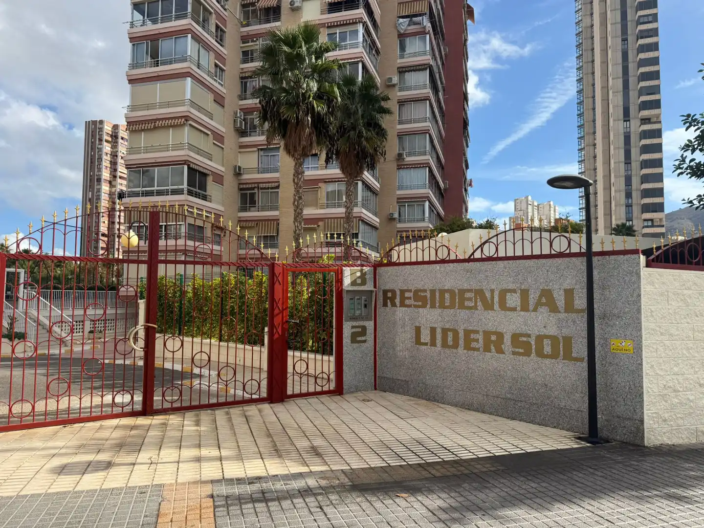 Vista exterior de Apartamento en venta en Benidorm con Aire acondicionado, Jardín privado y Amueblado