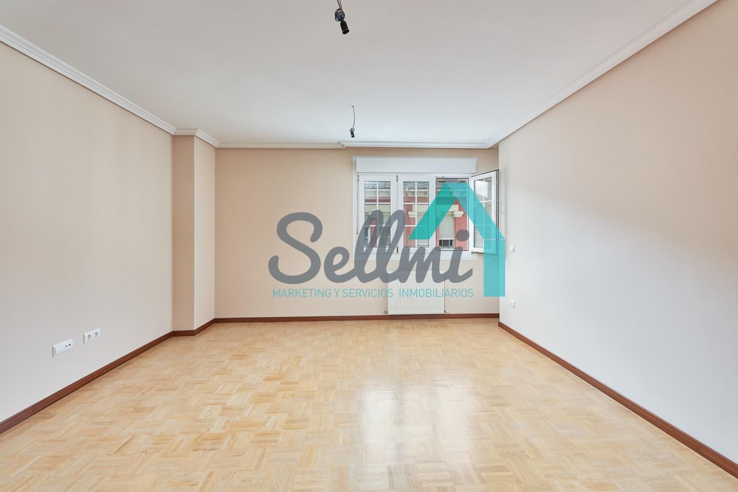 Living room of Flat for sale in Salas  with Heating, Parquet flooring and Storage room