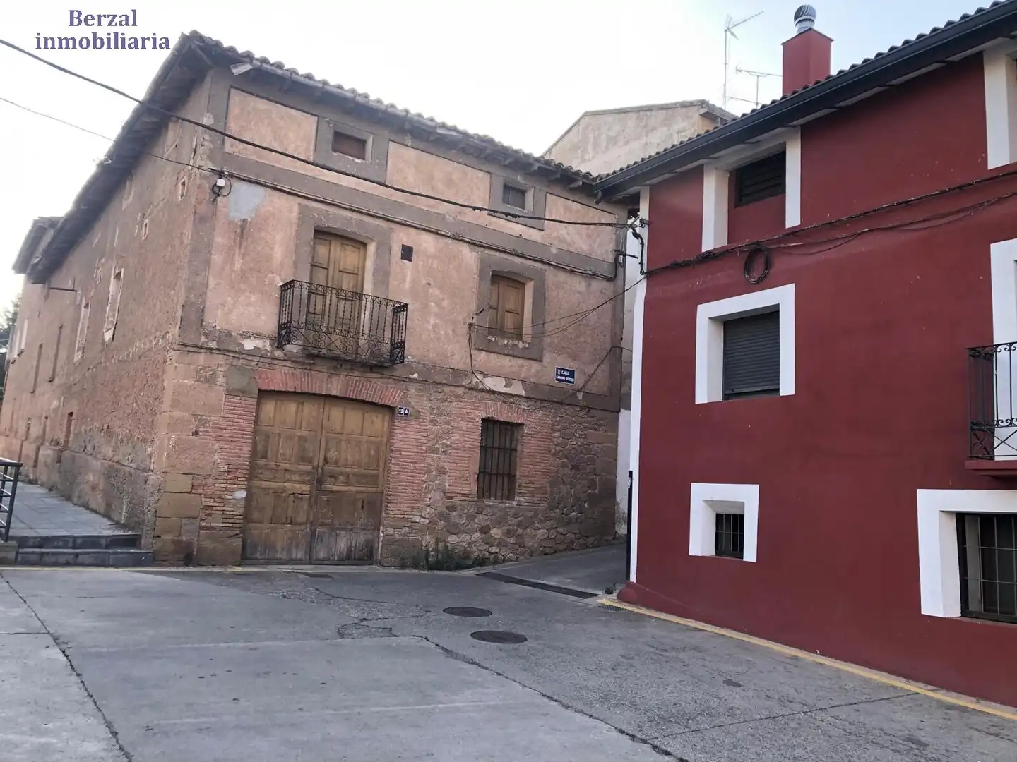 Vista exterior de Casa o xalet en venda en Baños de Río Tobía amb Traster, Moblat i Balcó