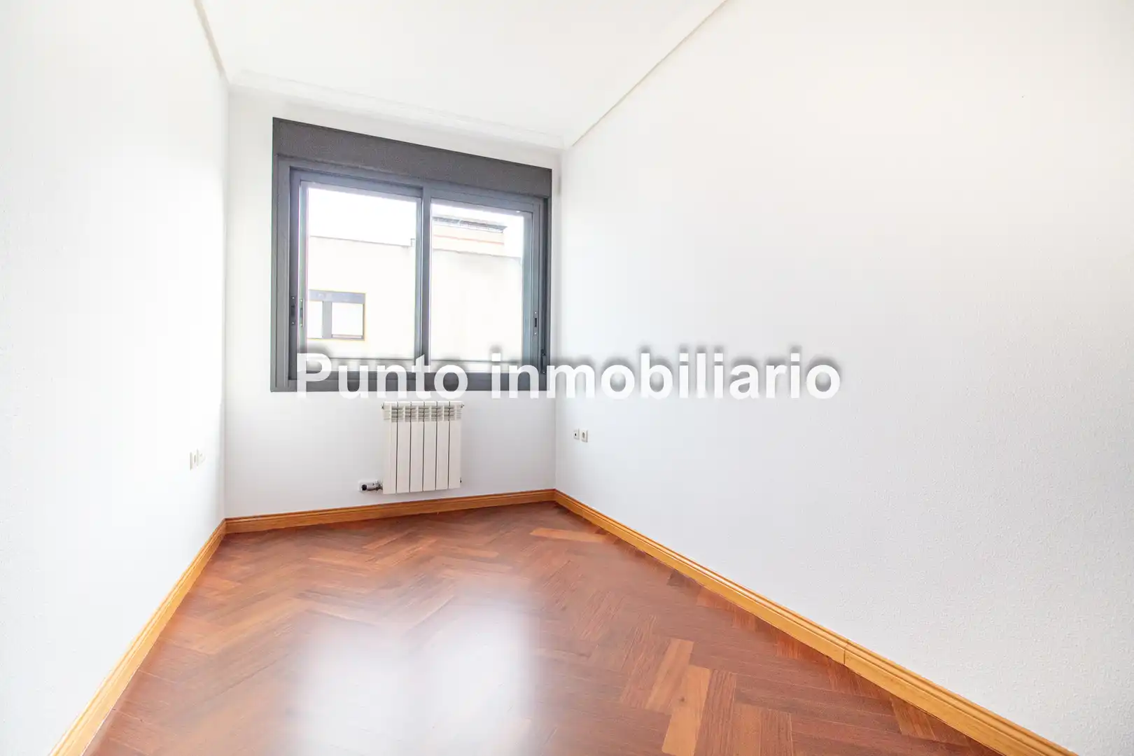 Bedroom of Flat for rent in Valladolid  with Heating and Parquet flooring