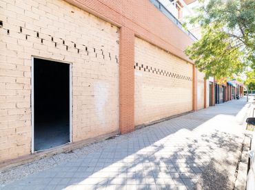 Local comercial en venda a Calle Torre de las Cabezas 12