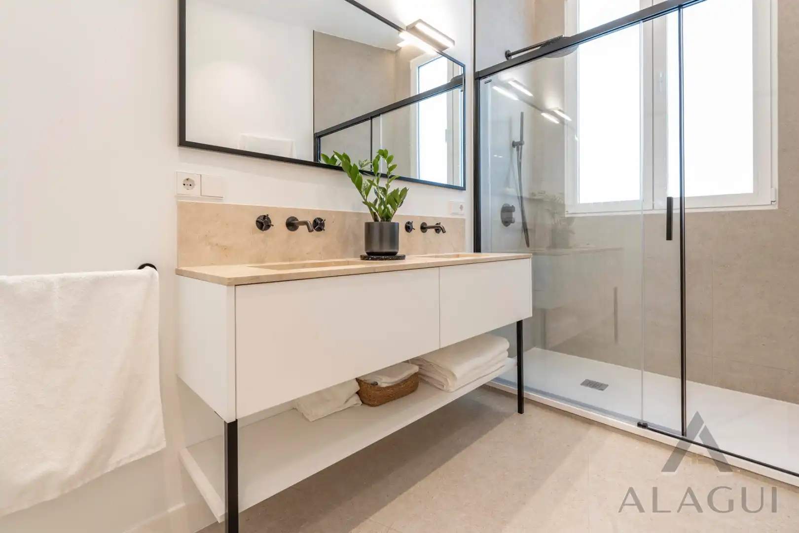 Badezimmer von Wohnung zum Verkauf in Madrid mit Klimaanlage, Heizung und Möbliert