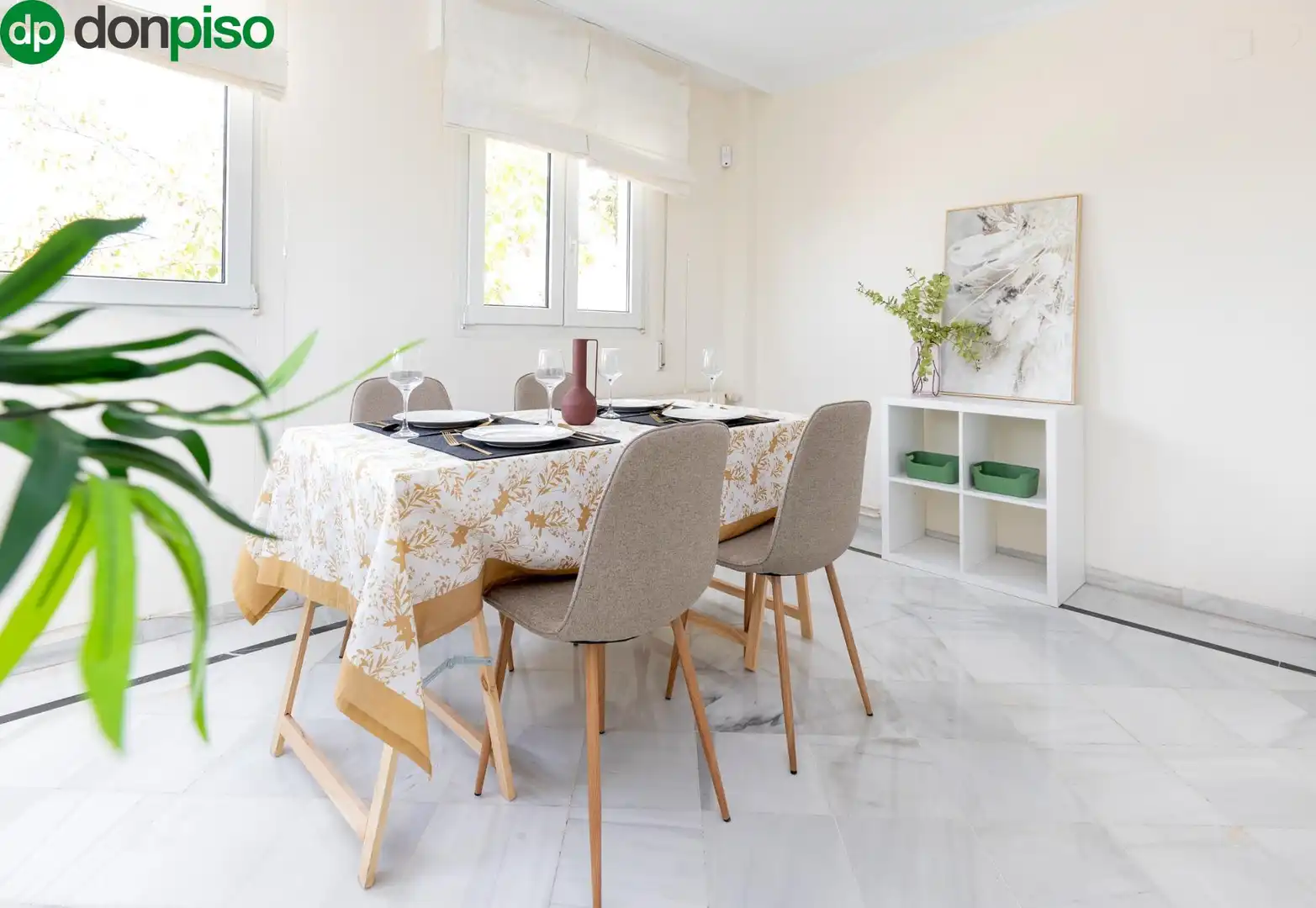 Comedor de Casa o chalet en venta en Granada con Aire acondicionado, Calefacción y Jardín privado