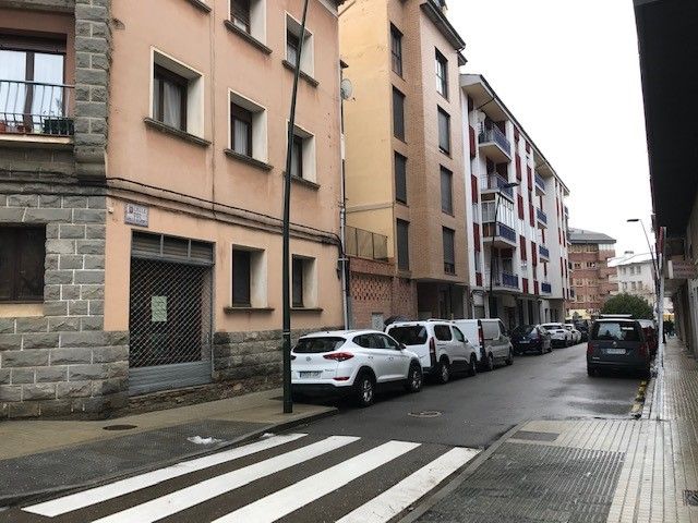 Vista exterior de Local de lloguer en Jaca