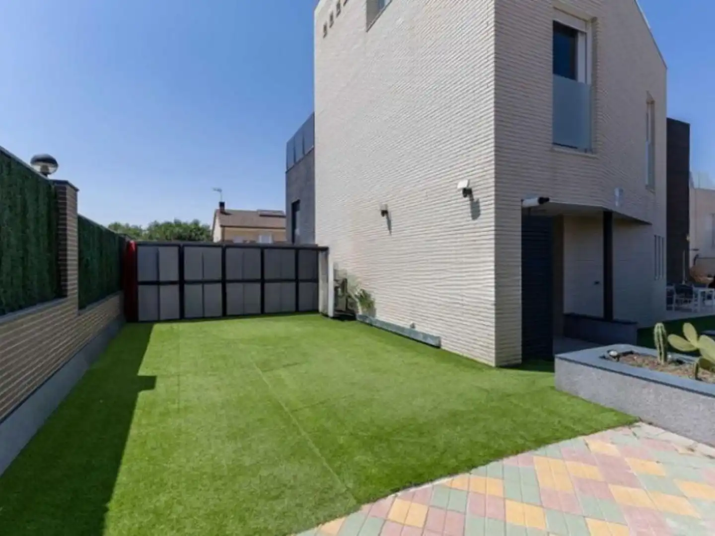 Jardí de Casa adosada en venda en Móstoles amb Aire condicionat, Calefacció i Jardí privat