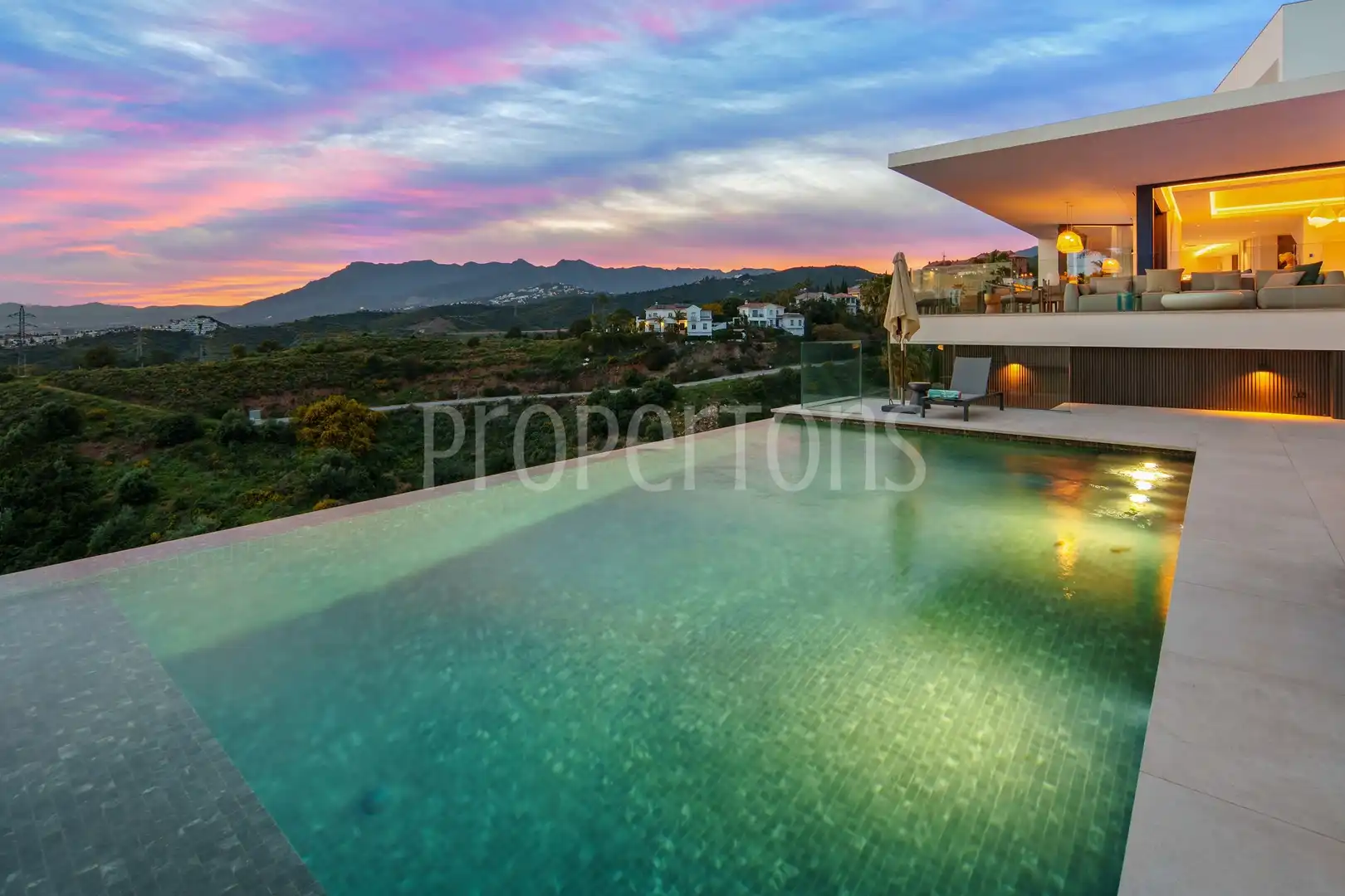 Vista exterior de Casa o chalet en venta en Marbella