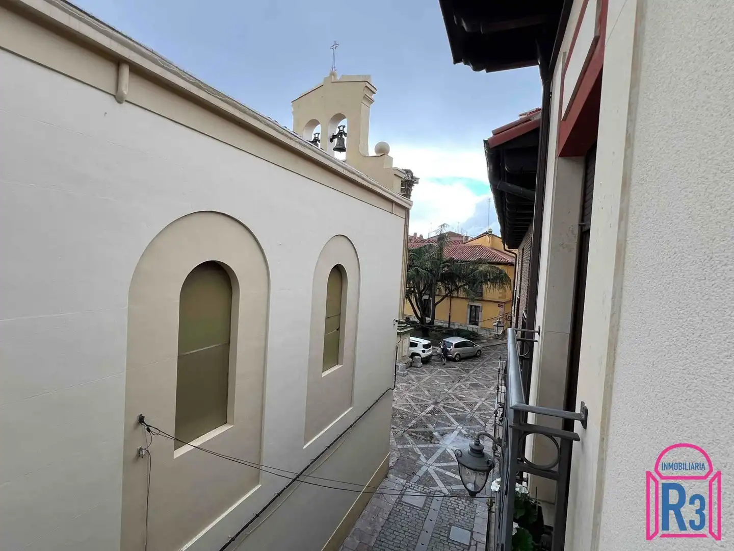 Außenansicht von Maisonette zum Verkauf in León Capital  mit Heizung, Terrasse und Möbliert