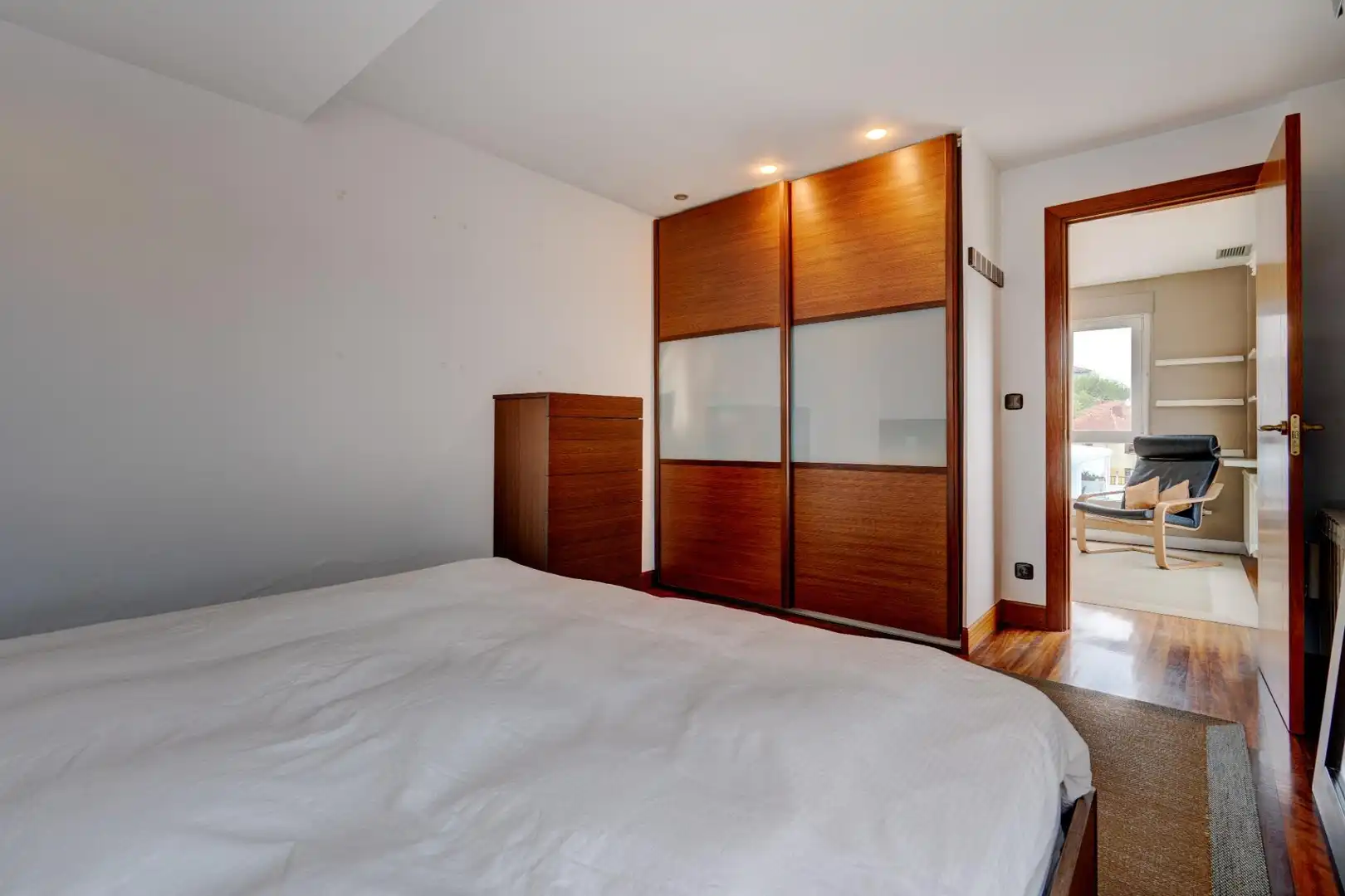 Habitación de Piso en venta en Donostia - San Sebastián  con Calefacción, Trastero y Amueblado