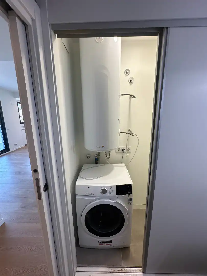 Bathroom of Flat for rent in L'Hospitalet de Llobregat  with Air Conditioner, Parquet flooring and Oven