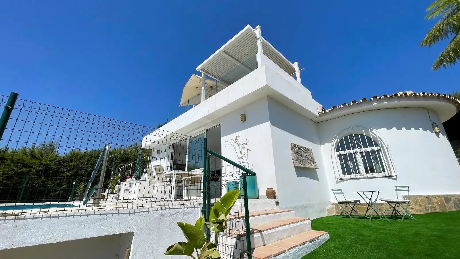 Vista exterior de Casa o chalet de alquiler en Estepona con Aire acondicionado, Terraza y Piscina