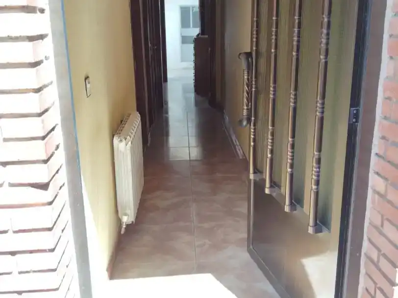 Casa adosada en venda en Benavente amb Balcó