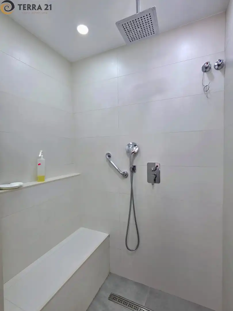 Badezimmer von Wohnung zur untervermieten in Jaén mit Klimaanlage, Heizung und Terrasse