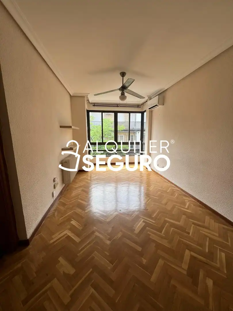 Bedroom of Flat for rent in Madrid  with Air Conditioner and Heating