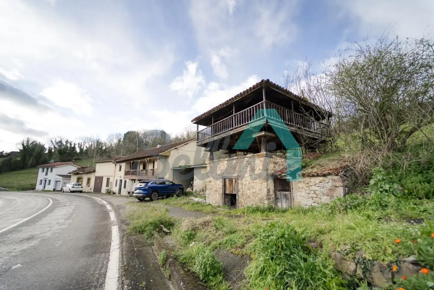 Vista exterior de Casa o xalet en venda en Oviedo  amb Calefacció, Jardí privat i Terrassa
