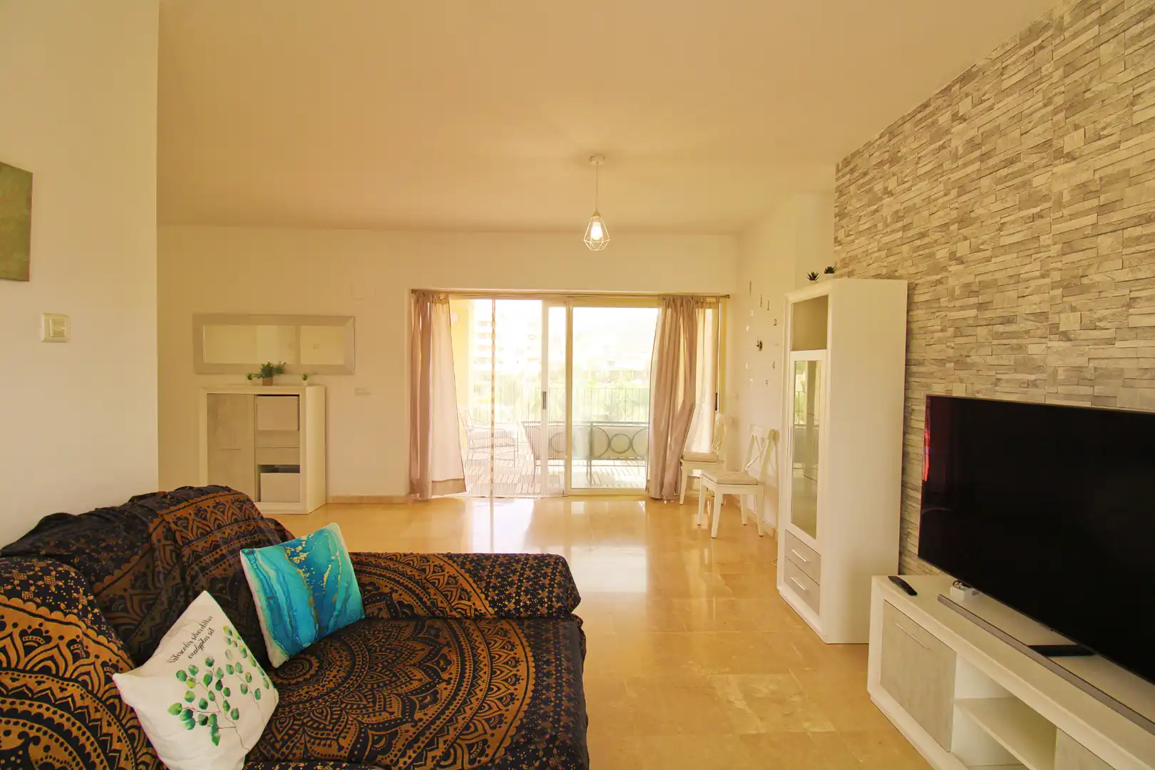 Sala de estar de Piso en venta en Alhaurín de la Torre con Aire acondicionado, Terraza y Piscina comunitaria