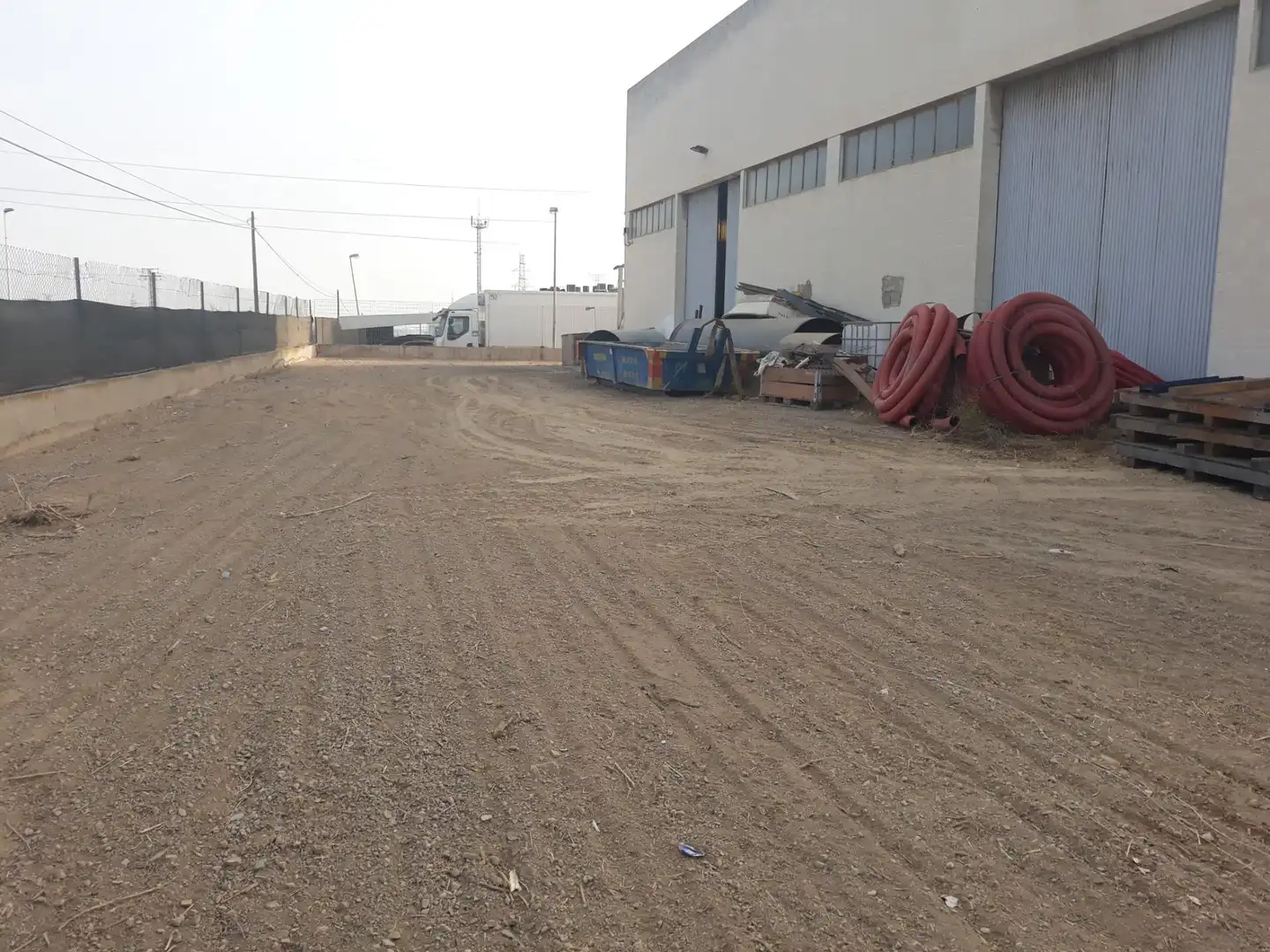 Außenansicht von Fabrikhallen zur Miete in Cartagena