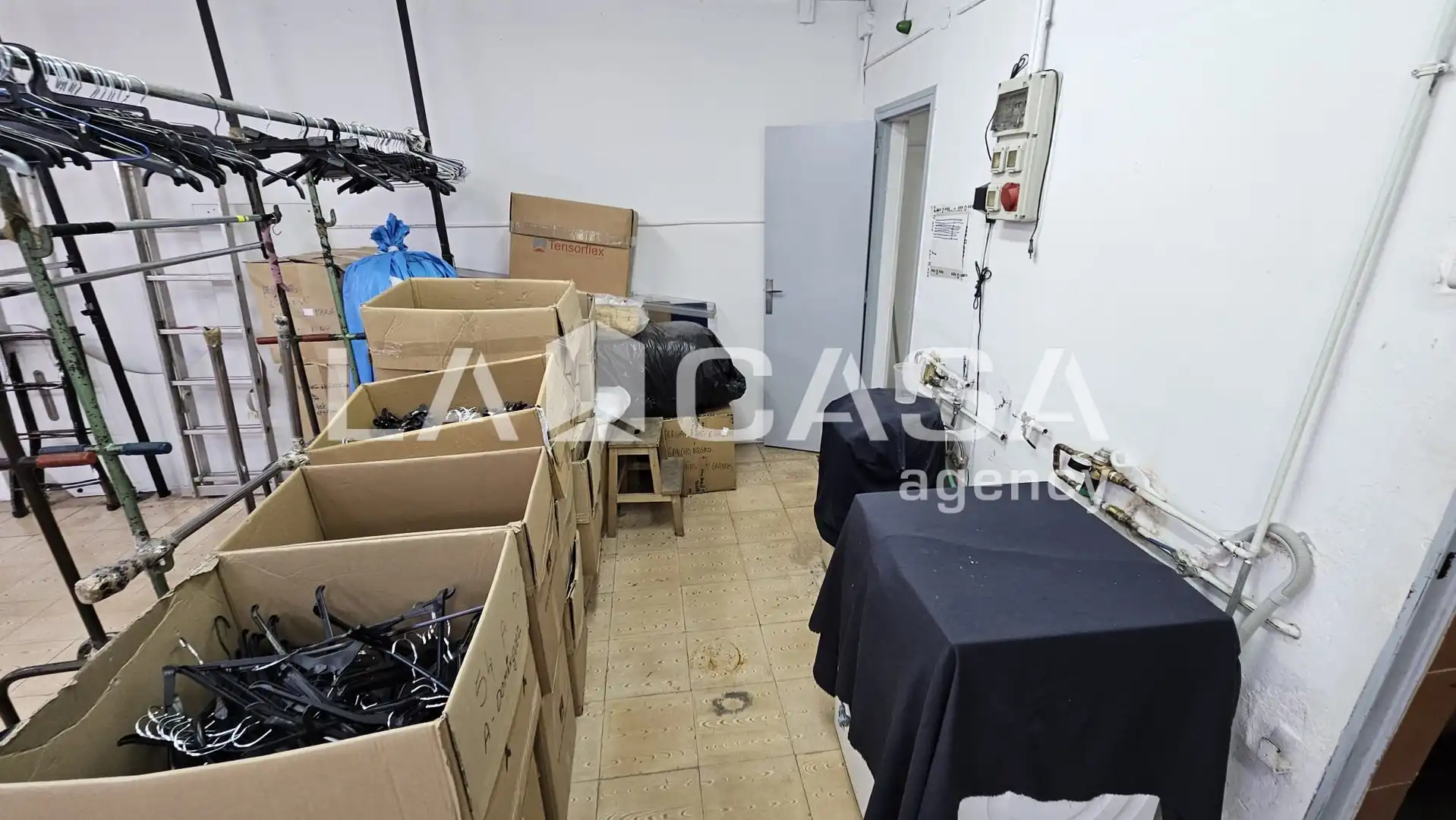 Local comercial en venda a Can Mariner, imagen 6