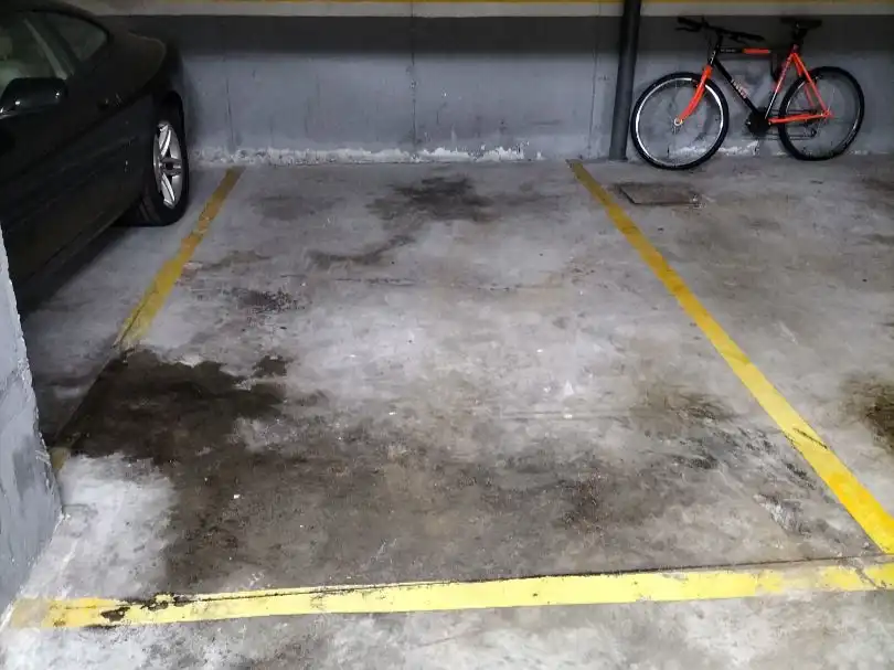 Garage for rent in Calle Leonardo Rucabado, 34, Brazomar