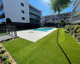 Piscina de Pis de lloguer en El Prat de Llobregat amb Aire condicionat