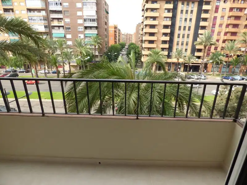 Piso de alquiler en En Corts - Doctor Waksman