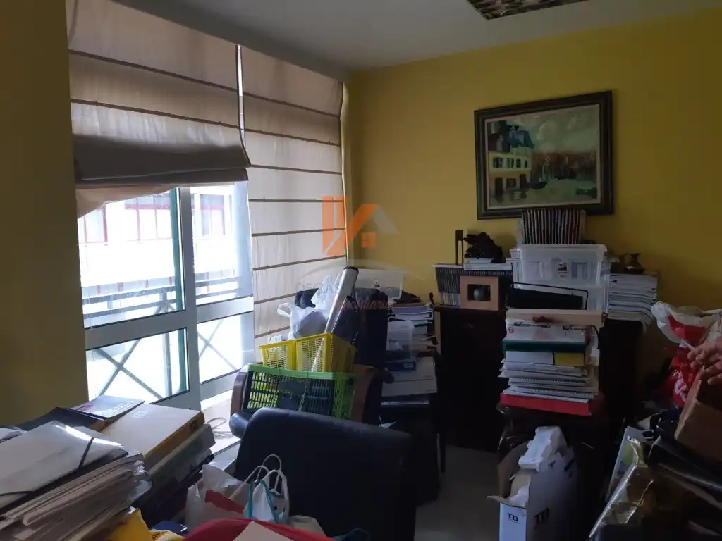 Oficina en venda en Santiago de Compostela  amb Calefacció