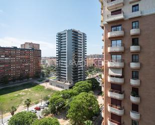 Vista exterior de Pis de lloguer en  Valencia Capital amb Aire condicionat i Balcó