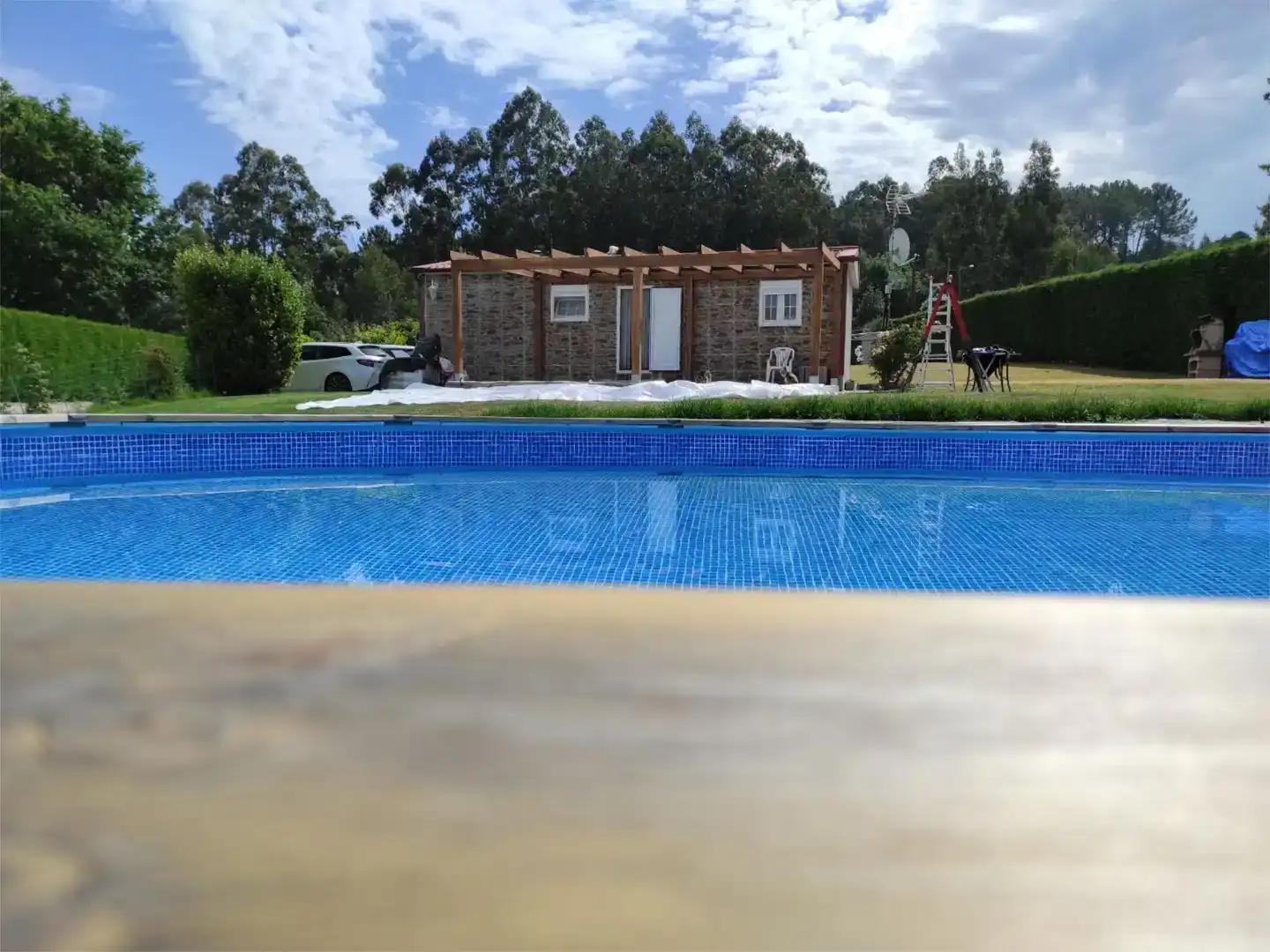 Piscina de Planta baixa en venda en Cambre  amb Jardí privat, Piscina i Moblat