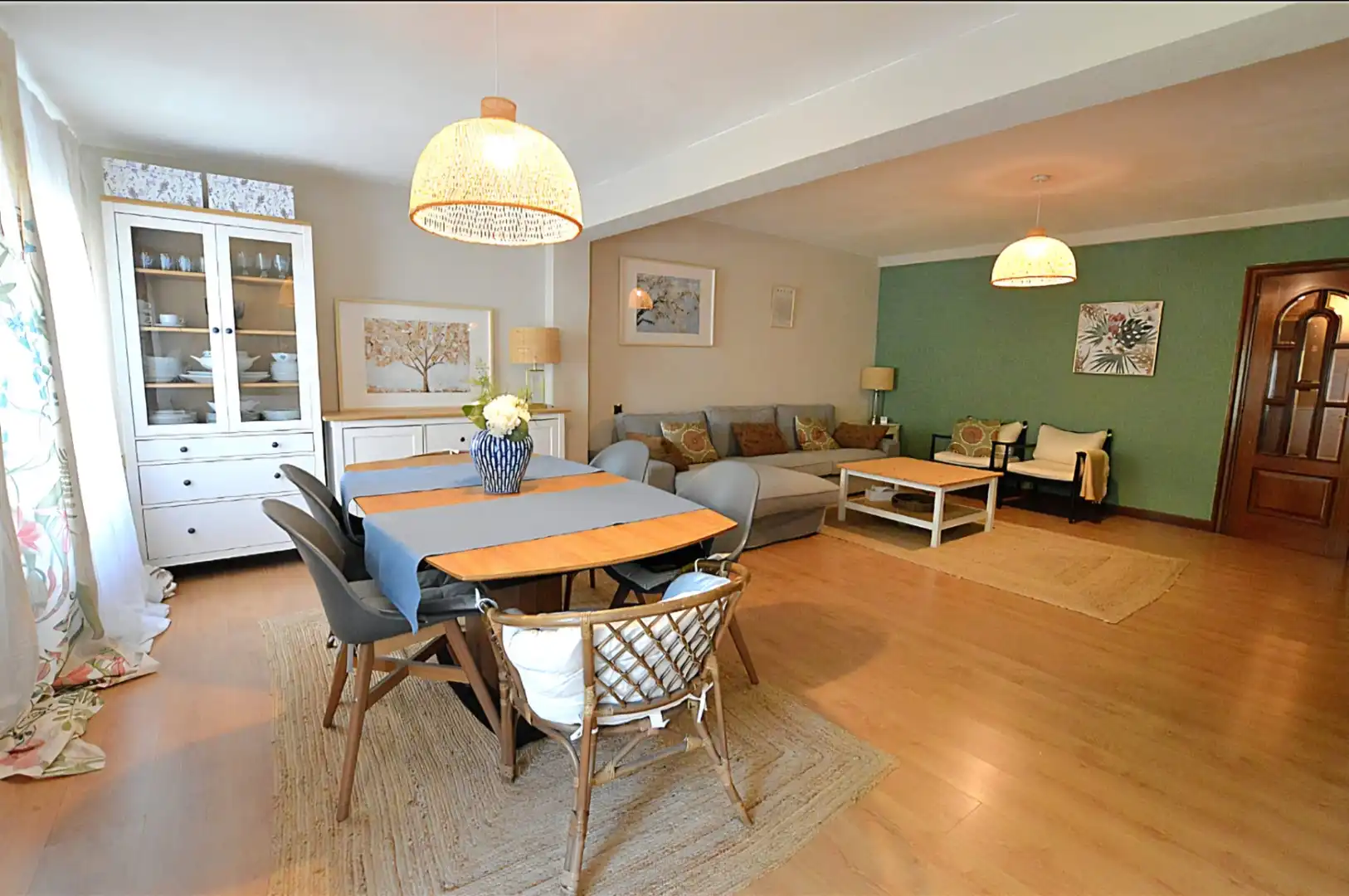 Sala de estar de Casa adosada en venta en Pozuelo de Alarcón con Aire acondicionado, Calefacción y Jardín privado