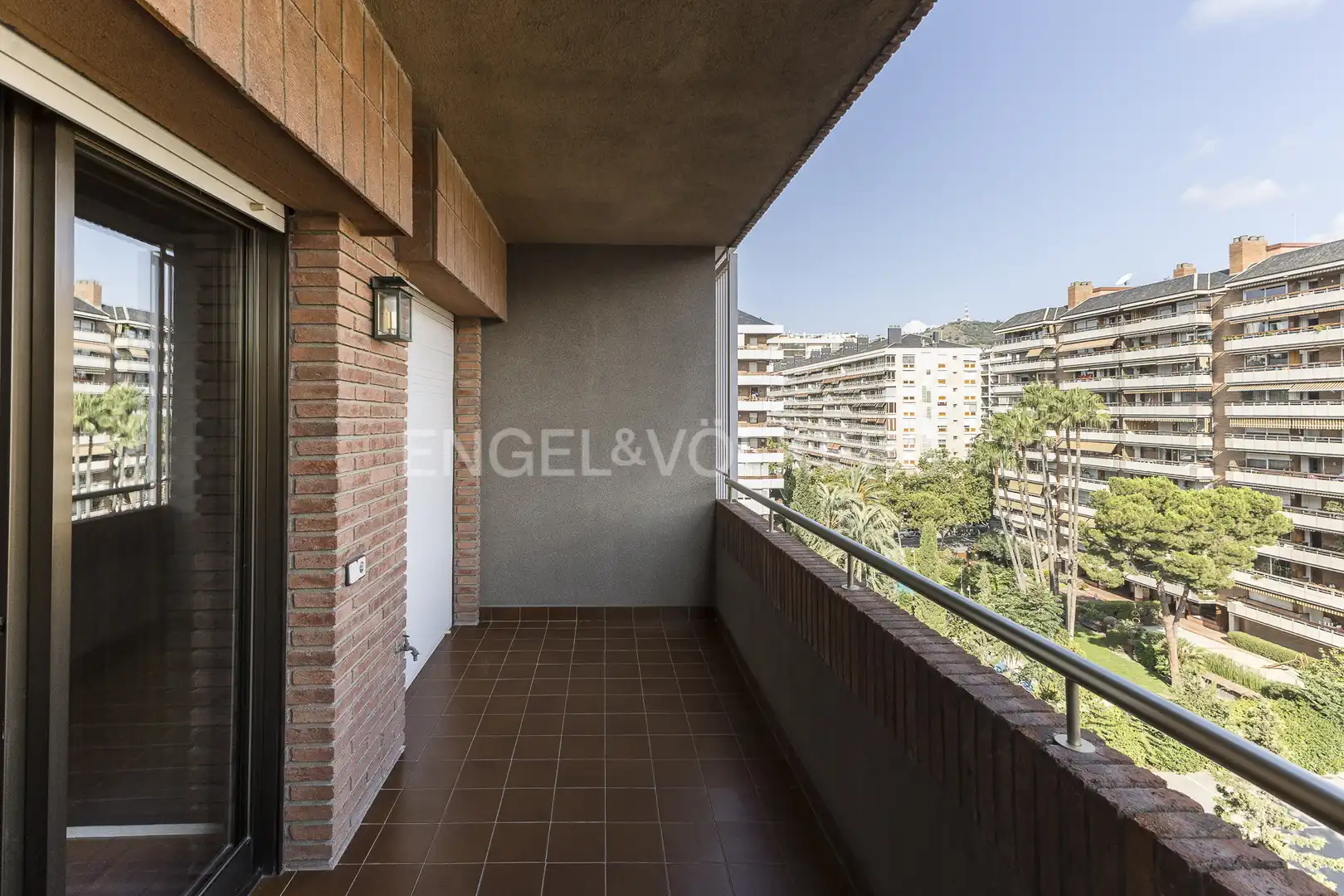 Exterior view of Flat for sale in Barcelona  with Air Conditioner, Heating and Private garden
