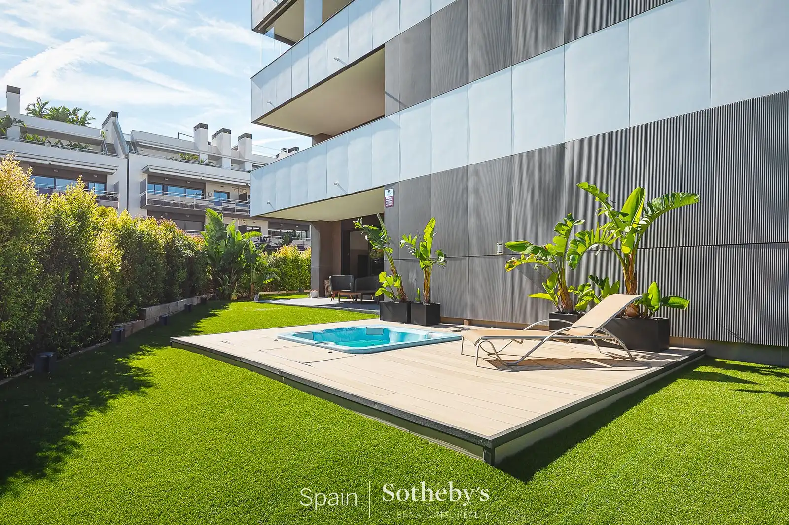 Terrassa de Apartament en venda en Sitges amb Aire condicionat, Jardí privat i Jacuzzi