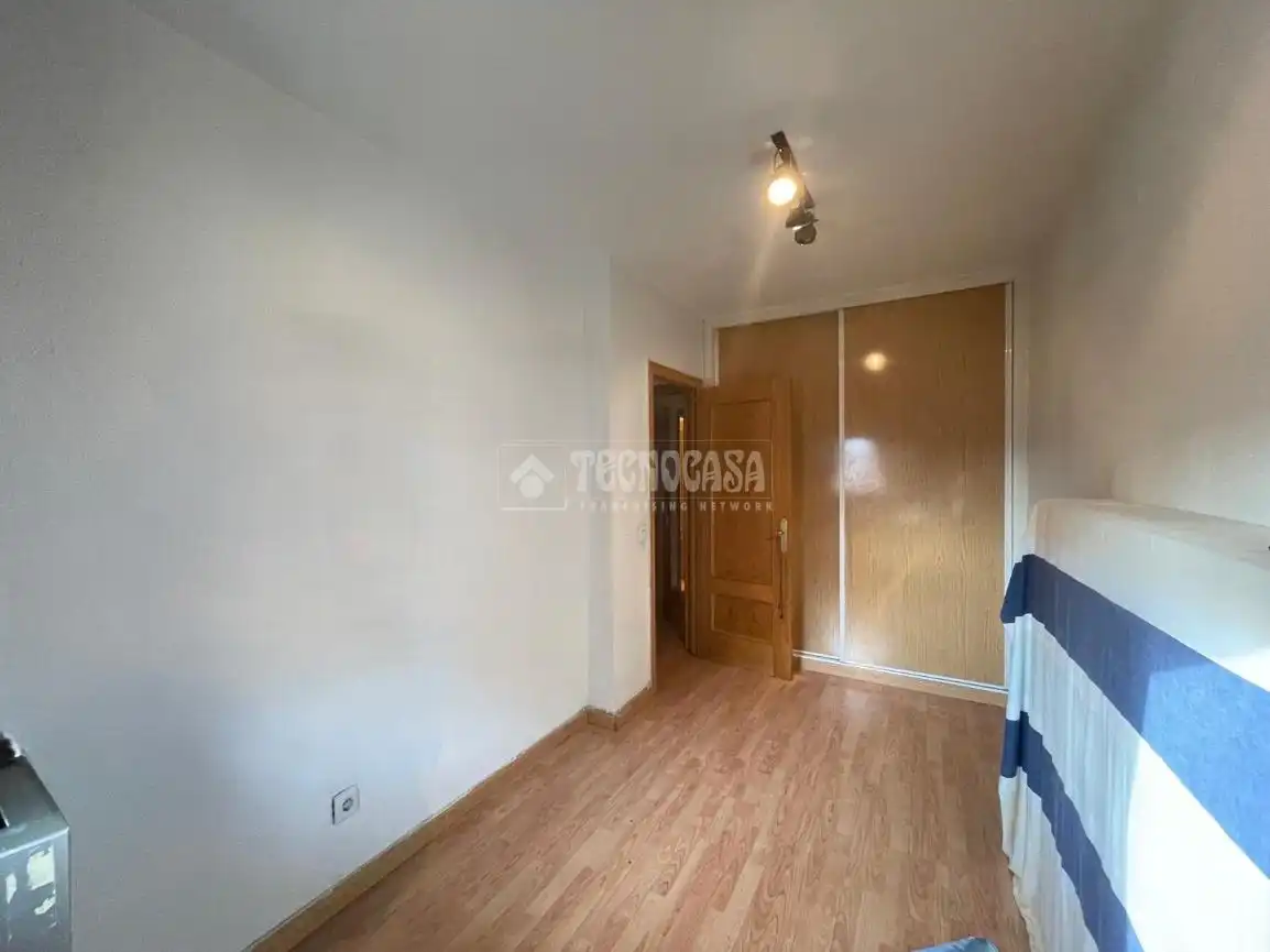 Dormitori de Casa adosada en venda en Velilla de San Antonio
