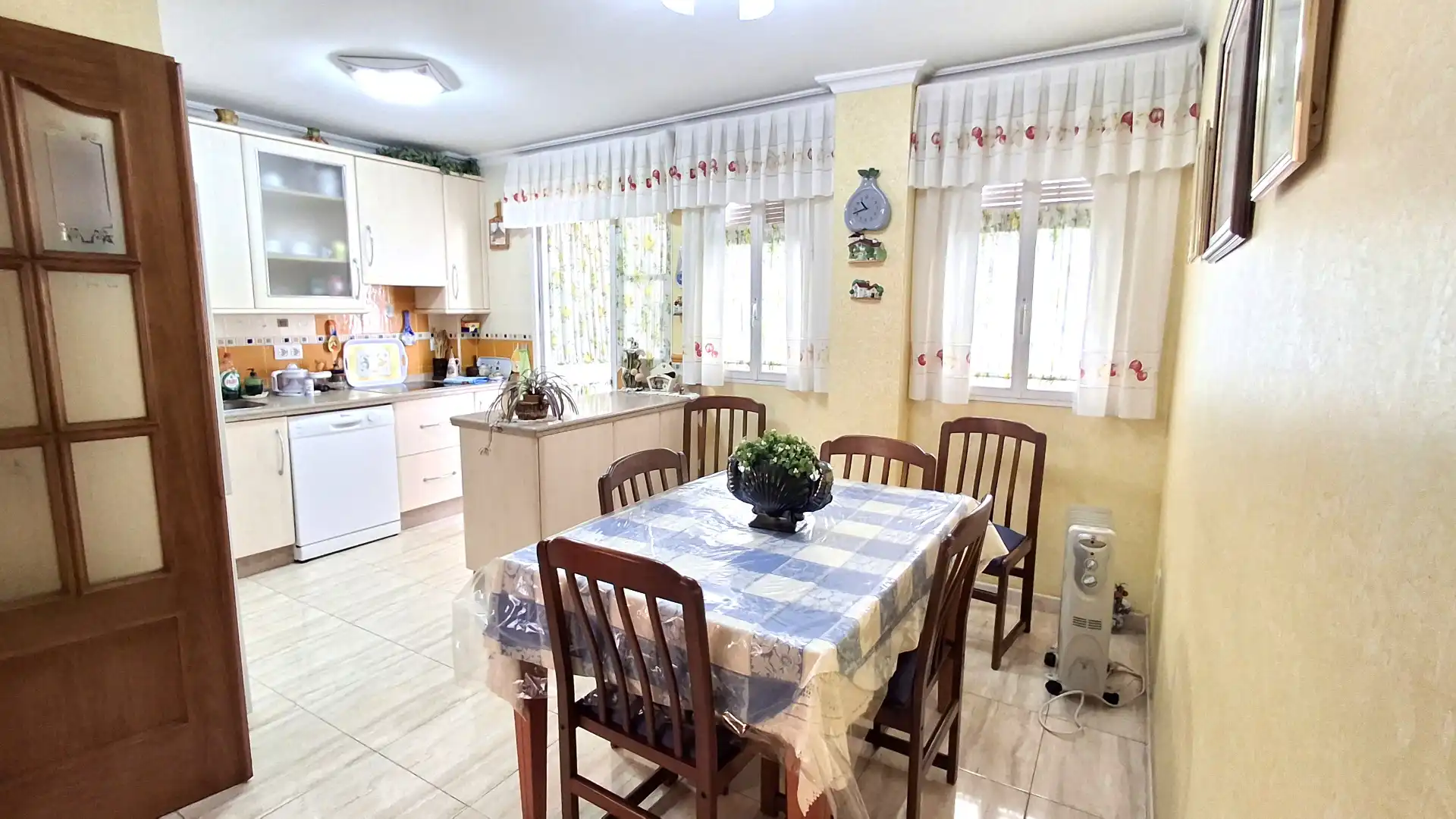 Cocina de Piso en venta en Mairena del Aljarafe con Aire acondicionado y Trastero
