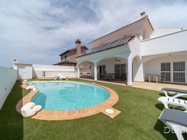 Villa avec balcon à vendre à Almerimar