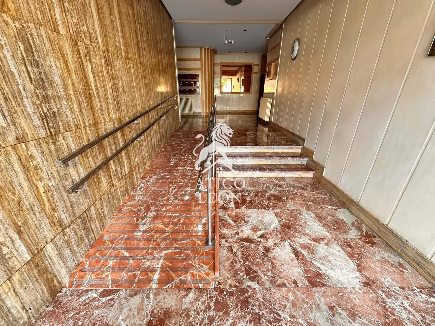 Àtic en venda en León Capital  amb Calefacció, Parquet i Terrassa
