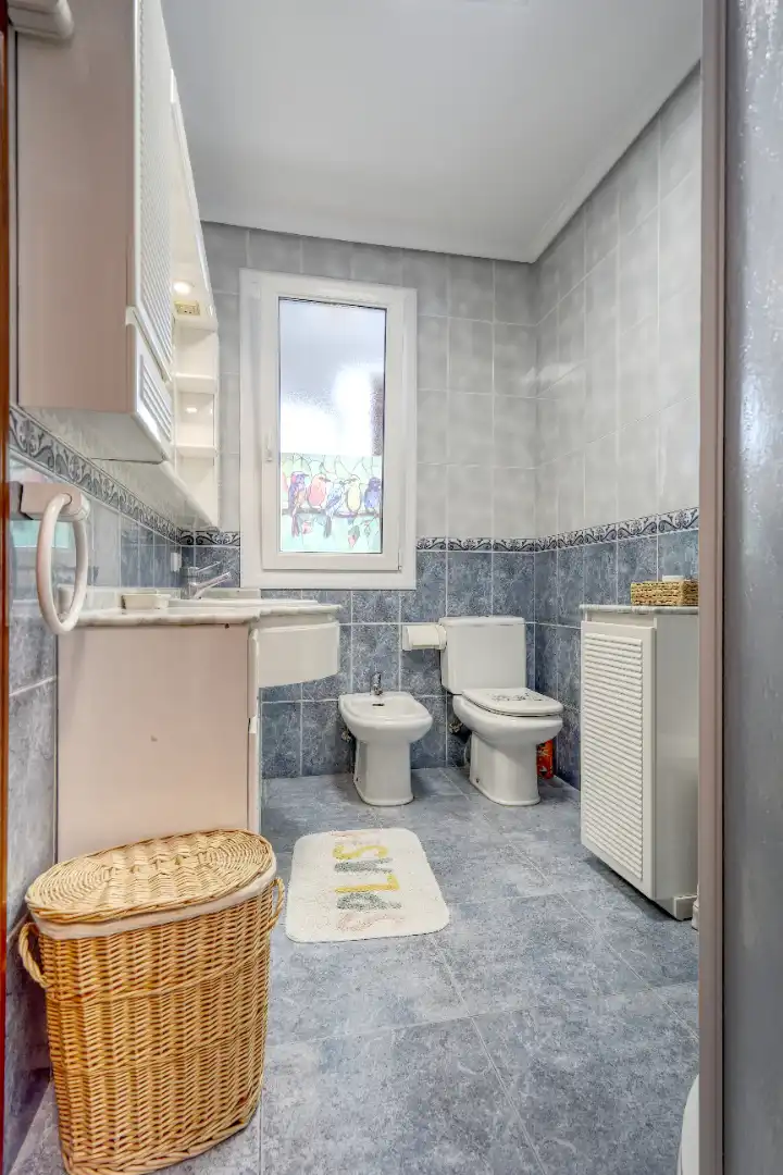 Baño de Piso en venta en A Coruña Capital  con Calefacción, Parquet y Amueblado