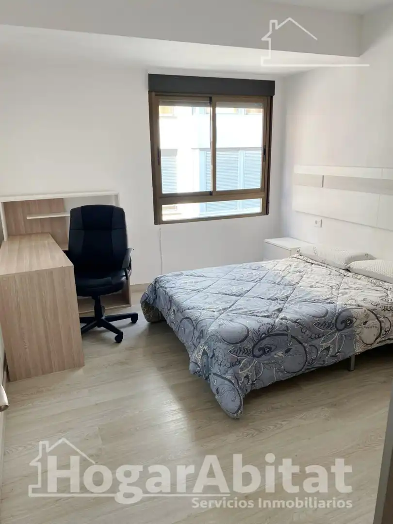 Habitación de Piso en venta en Castellón de la Plana / Castelló de la Plana con Aire acondicionado, Calefacción y Balcón