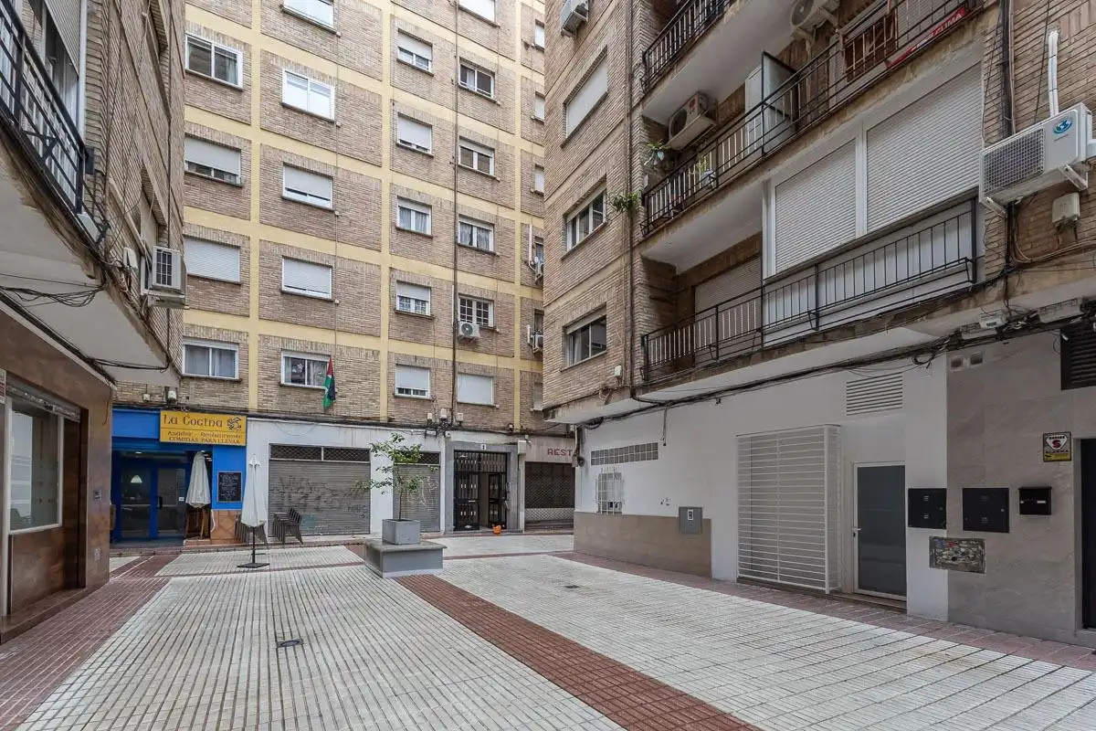Flat with lift for sale in Avenida de Madrid 22, imagen 3