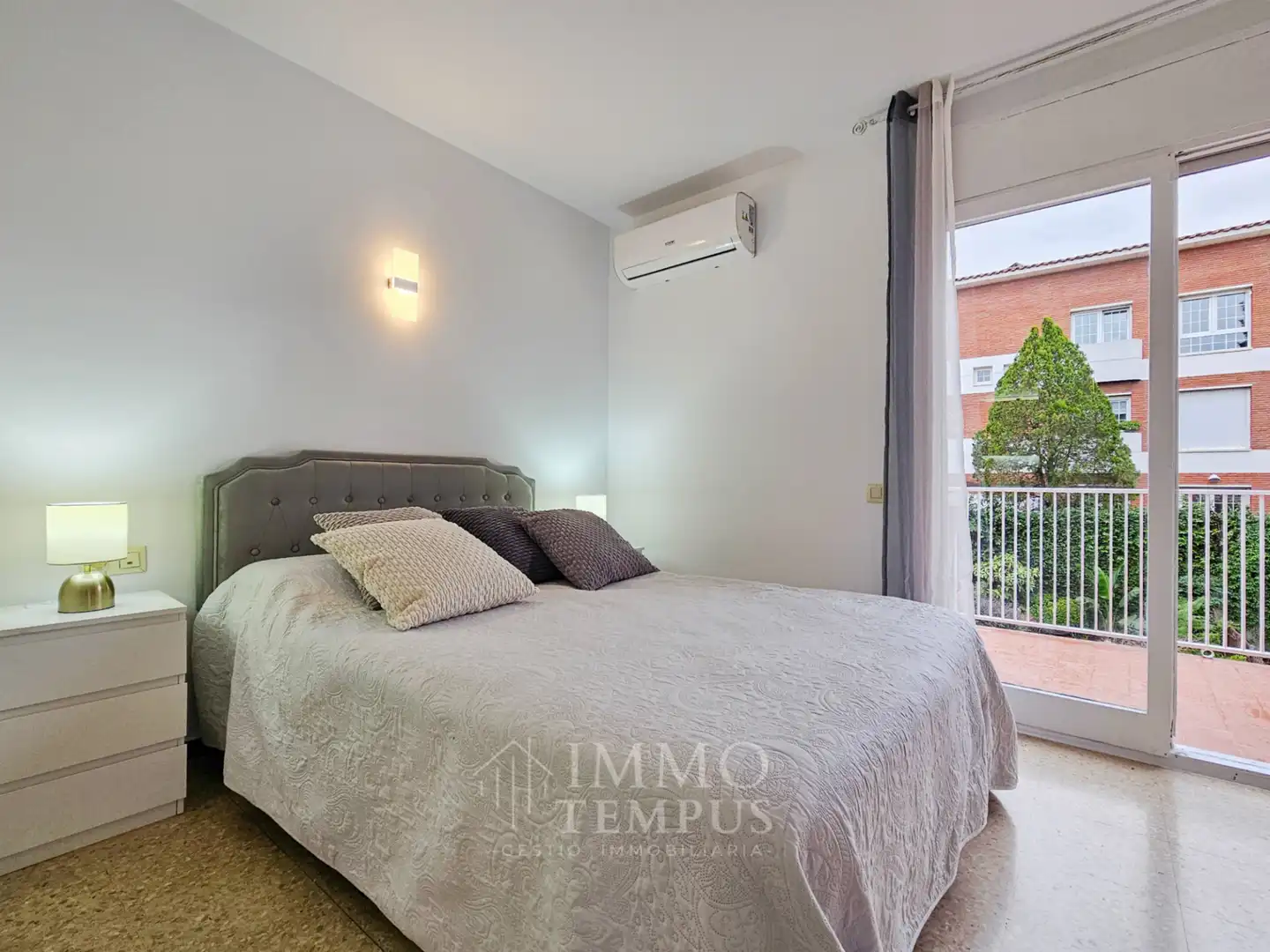 Habitación de Casa adosada en venta en Sant Cugat del Vallès con Jardín privado, Parquet y Terraza