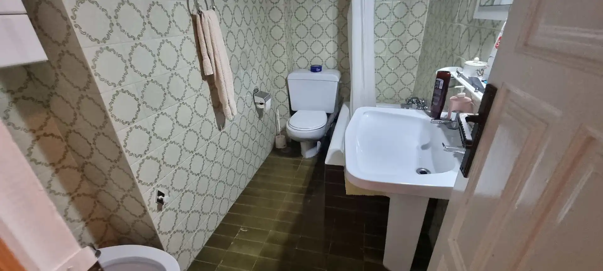 Baño de Piso en venta en Puente Genil con Aire acondicionado, Terraza y Trastero