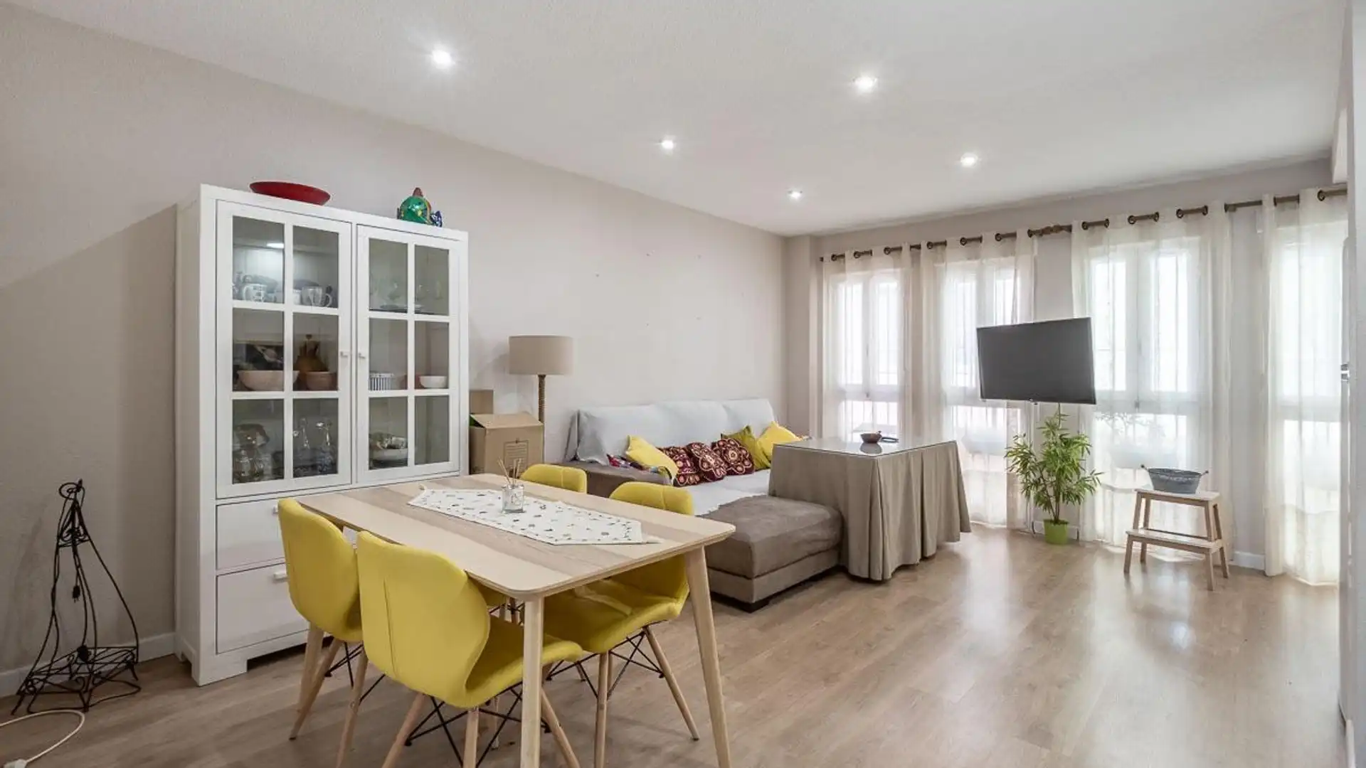 Living room of Flat for sale in  Granada Capital