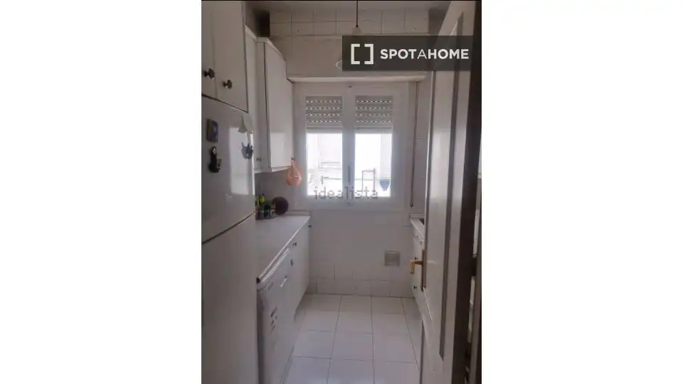 Cuina de Apartament per a compartir en Madrid amb Aire condicionat, Terrassa i Moblat