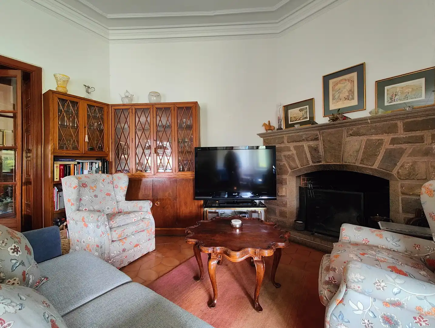 Sala d'estar de Casa o xalet en venda en Sant Joan de les Abadesses amb Calefacció, Jardí privat i Terrassa