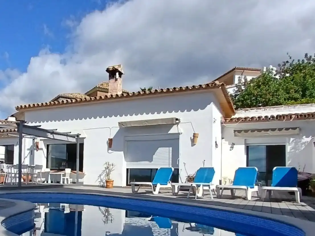 Vista exterior de Casa o xalet de lloguer en Istán, Málaga