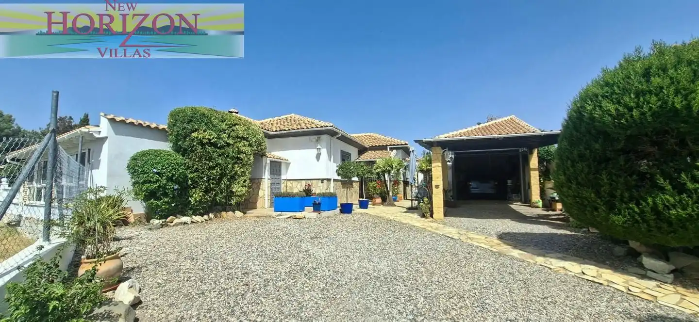Vista exterior de Casa o xalet en venda en Arboleas amb Jardí privat, Terrassa i Piscina